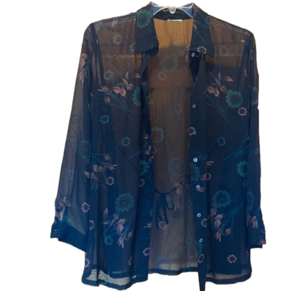 Maternity sheer button up shirt - Picture 1 of 3